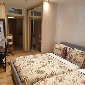 https://london-luxury-apartments-1min-walk-from-underground.brighton-hotels-england.com